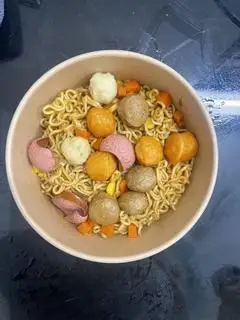 Hình ảnh Mì trộn viên chiên