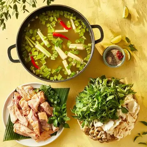Hình ảnh Vạn Quán - Bún Gà Lá É & Bánh Mì Nha Trang - Cô Giang