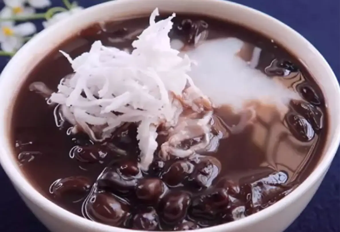 Chè đậu đen - 28.000 ₫ tại Chè Chú Gấu - Tô Ngọc Vân