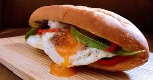 Bánh mì opla 2 trứng - 20.000 ₫ tại Bánh Mì Tuấn Mập - Lãnh Binh Thăng