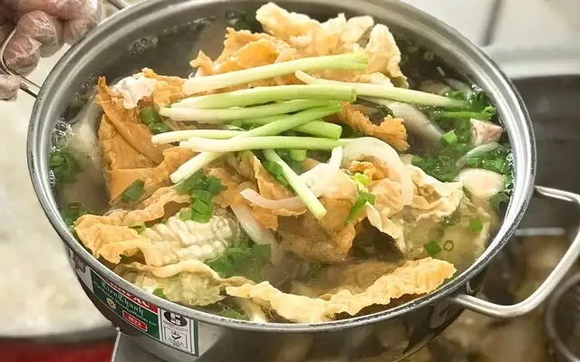 Lẩu bò thập cẩm - 280.000 ₫ tại Phở & Lẩu Bò Chú Tư - Nguyễn Thị Minh Khai
