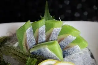 Hình ảnh Sashimi cá trích ép trứng xanh 15-16 miếng 160g