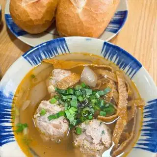 Bánh mì chả cá sợi - xíu mại chú Tí - 45.000 ₫ tại Bánh Canh Chả Cá Sợi Chú Tí - Bàu Bàng
