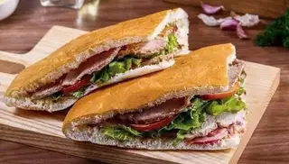 Bánh mì kebab tam giác - 39.000 ₫ tại Okela - Kebab Bánh Mì Tacos - Huỳnh Thiện Lộc