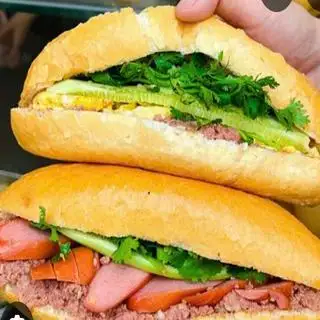 Hình ảnh Bánh mì pate xúc xích