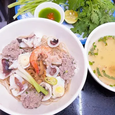 Hủ tiếu mực tôm trộn - 55.000 ₫ tại Hủ Tiếu Mực Kim Dung - Lê Đức Thọ