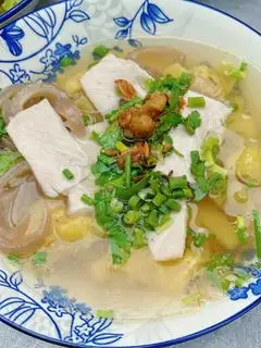 Hoành thánh - 25.000 ₫ tại Hủ Tiếu Sụn Chú Đức - Bạch Đằng