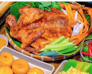 Hình ảnh Gà nướng mắm nhĩ bánh bao