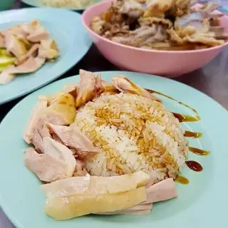 Hình ảnh Cơm gà luộc Bangkok - nước chấm Thái đặc biệt