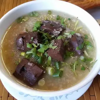 Cháo huyết - 15.000 ₫ tại  Cháo Lòng Má Heo & Đồ nướng - Phạm Văn Đồng