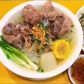 Hủ tiếu xương giò - 42.000 ₫ tại Hủ Tiếu Gia Bảo - Bùi Văn Ba