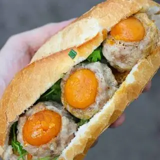 Hình ảnh Bánh mì xíu mại + Trứng