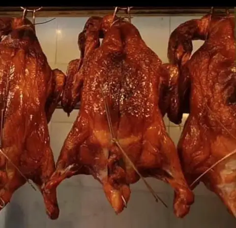 Hình ảnh Lò Quay Mãi Lộc Phát Chuyên Vịt Quay Da Giòn - Nguyễn Ảnh Thủ