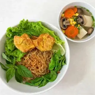 Hình ảnh Hủ tiếu khô chay trộn - nhiều topping
