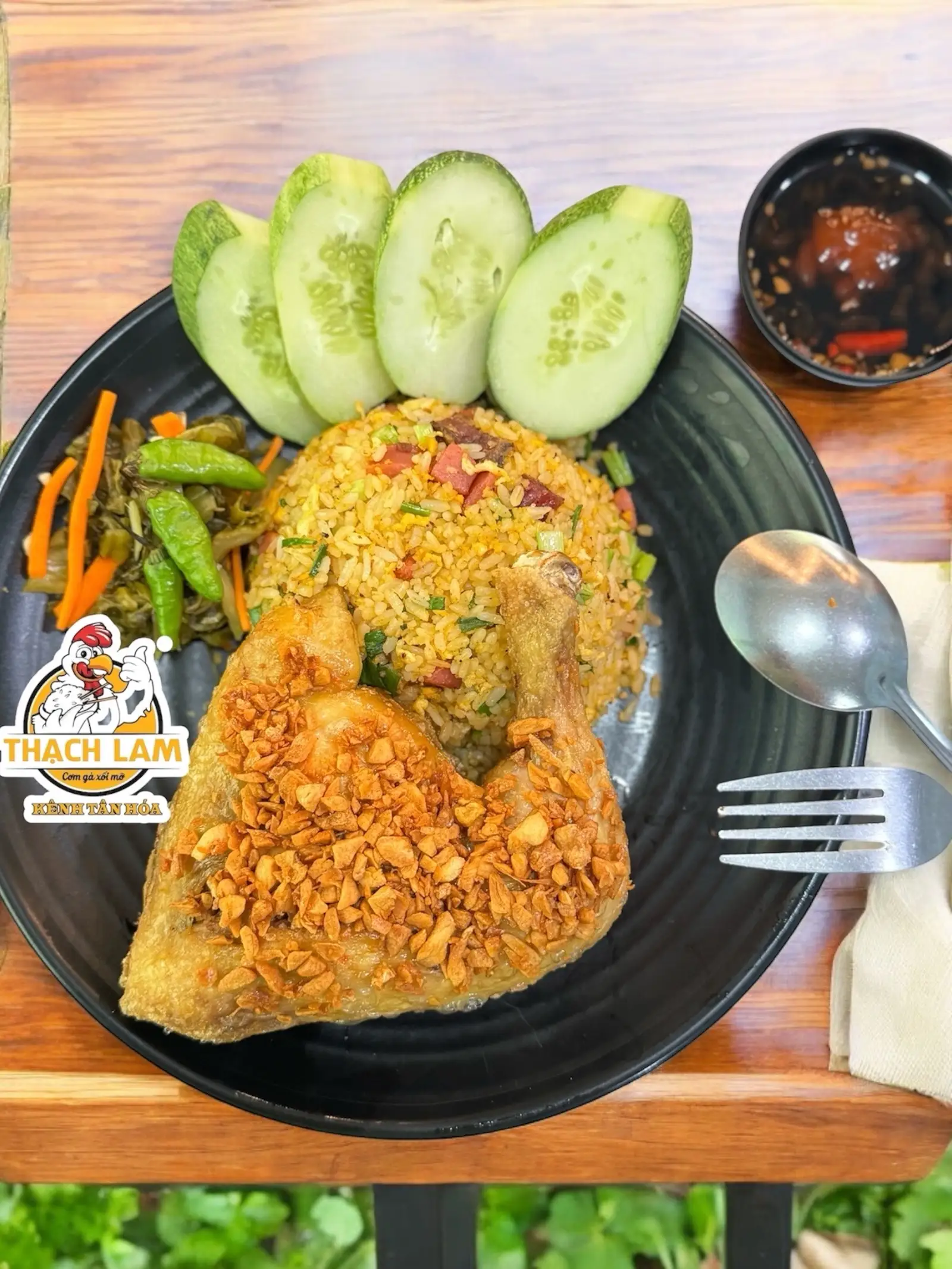 Cơm chiên Dương Châu gà mắm tỏi - đùi lớn góc tư - 110.000 ₫ tại Cơm Gà Xối Mỡ Thạch Lam - Kênh Tân Hóa