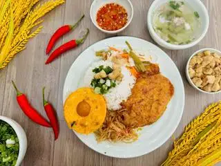 Cơm chả trứng muối - 40.000 ₫ tại Cơm Tấm Cao Bồi - Tùng Thiện Vương