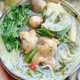Bún gà lá é (fulltopping) - 85.000 ₫ tại Vạn Quán - Bún Gà Lá É & Bánh Mì Nha Trang - Cô Giang