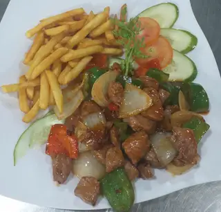Bò lúc lắc khoai tây - 120.000 ₫ tại A Hên Quán - Cơm Gà Xối Mỡ & Mì Xào Giòn - Lê Văn Duyệt