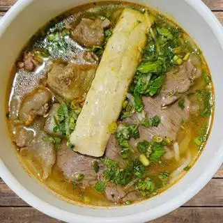 Bún bò nạm gân chả - 55.000 ₫ tại Bún Bò & Mì Quảng Lan - 1076 Trường Sa
