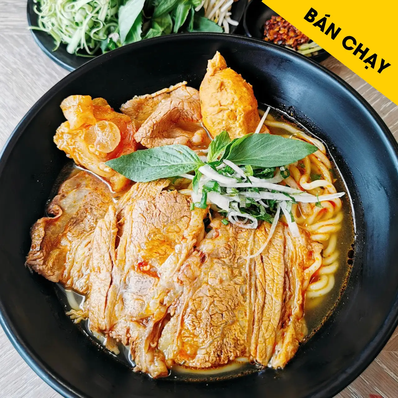 Hình ảnh Bún bò Huế đầy đủ