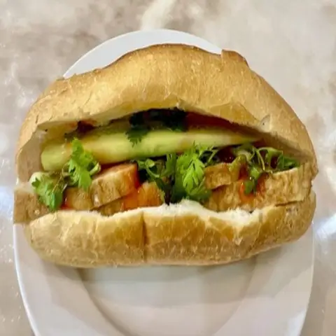 Hình ảnh Bánh Mì Chả Nóng Dũng Hạnh -  Nguyễn Tuân