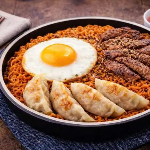 Hình ảnh Bé Nhi Ăn Khuya - Đường Số 7