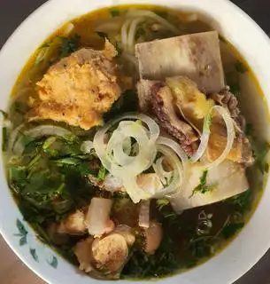 Bún bò thập cẩm - 59.000 ₫ tại Rất Quảng Quán 3 - Mì Quảng - Phạm Văn Đồng