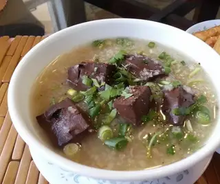Cháo huyết - 15.000 ₫ tại Cháo Lòng & Bún Riêu Miền Tây Khang 132 - Bình Trị Đông