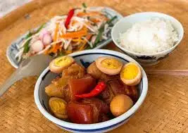 Cơm thịt kho trứng - 45.000 ₫ tại Quán Cơm Bình Dân 208B - Bùi Thị Xuân