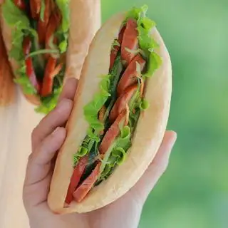 Hình ảnh Bánh mì lạp xưởng
