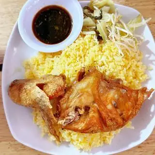 Hình ảnh Cơm gà xối mỡ ức cánh