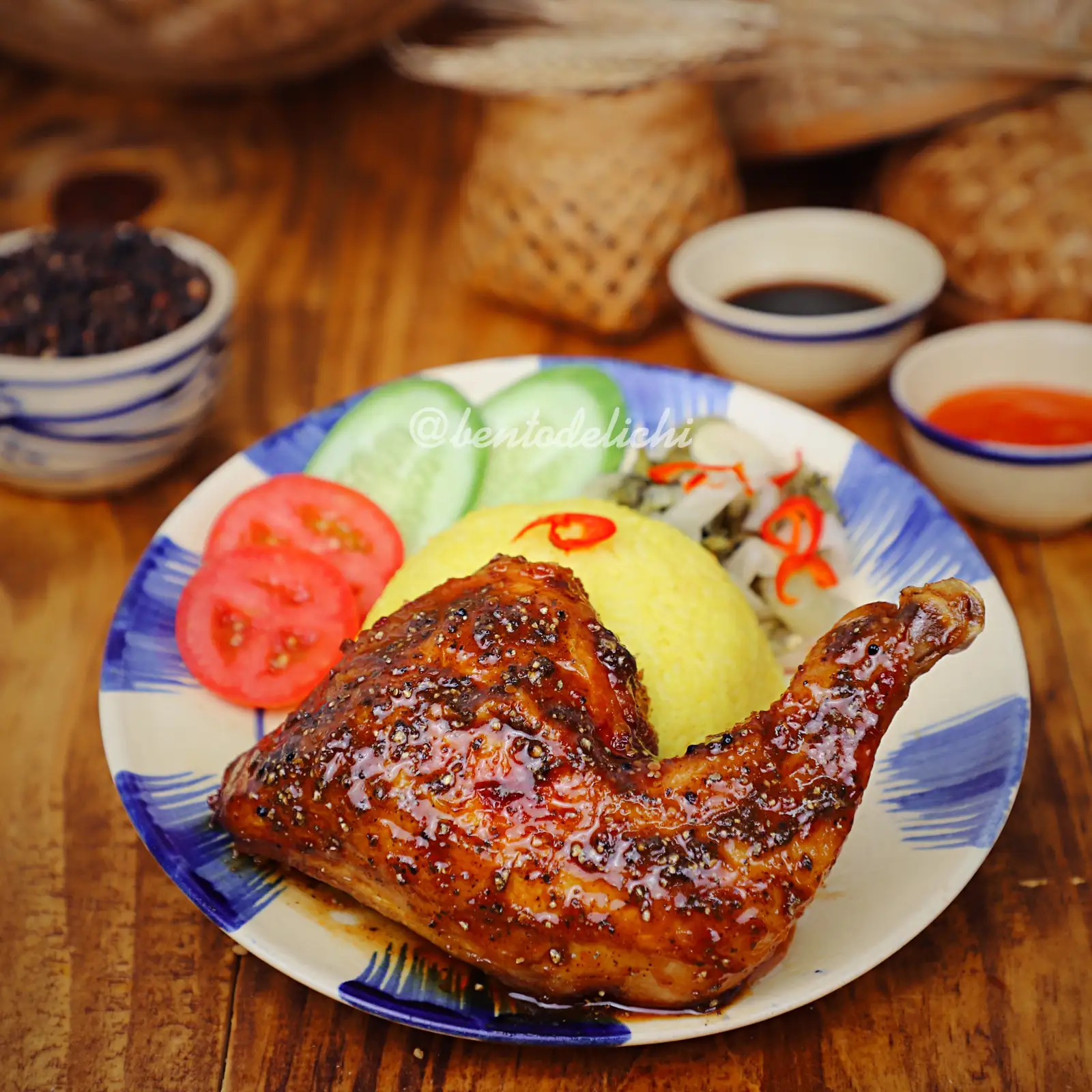 Cơm Gà Xốt Tiêu Đen (Đùi Lớn Góc Tư) - 75.000 ₫ tại Bento Delichi by Cooky - Cơm Gà Mắm Tỏi, Xối Mỡ - Đường Số 33