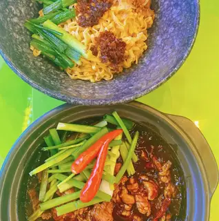 Mì bắp bò sốt Singapore - 74.000 ₫ tại Cháo Ếch Singapore D2 - Ung Văn Khiêm