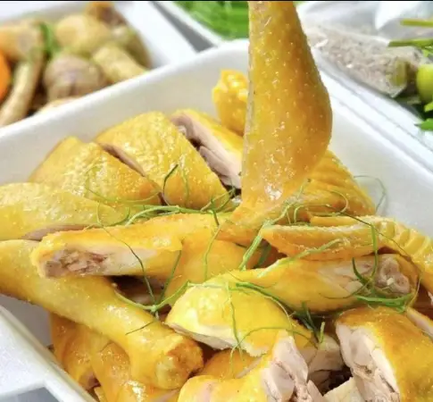 Gà hấp mía - 190.000 ₫ tại Gà Tre Hấp Mắm Nhĩ A Thiện - Trần Trọng Cung