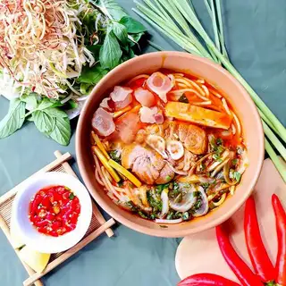Bún bò gân chả giò - 67.000 ₫ tại Bún Bò Huế Kim Hương - Điện Biên Phủ