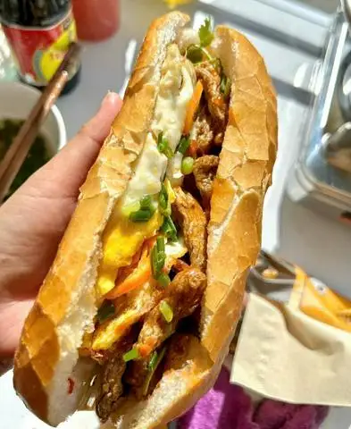 Hình ảnh BÁNH MÌ ÚT MẬP - Đoàn Văn Bơ