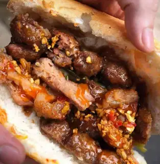 Hình ảnh Bánh mì pate - bơ - nem nướng