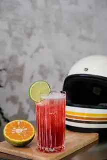 Trà cam cháy vải - 54.000 ₫ tại Urban Dose Coffee - Đề Thám