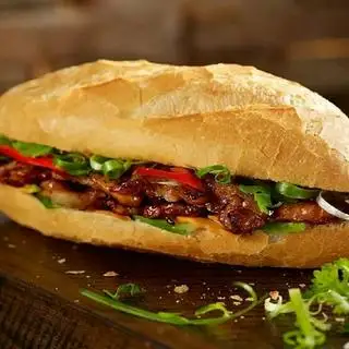 Bánh mì thịt chả - 35.000 ₫ tại Bánh Mì Hà Nội Tuấn Béo - Trần Quang Diệu