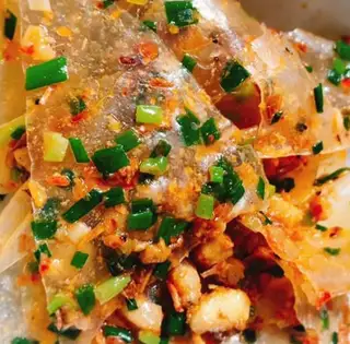 Hình ảnh Bánh tráng dẻo  phơi sương trộn sate tóp mỡ tỏi giòn