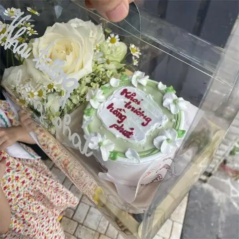 Hình ảnh Flower To Go - Bánh Kem Trang Trí Hoa Khô - Cách Mạng Tháng 8
