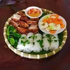 Bánh hỏi heo quay - 40.000 ₫ tại Bánh Cuốn Nóng 47 - Hòa Hưng