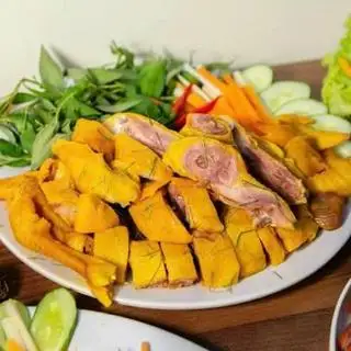 Hình ảnh Nguyên con Gà Ủ Muối Xông Khói