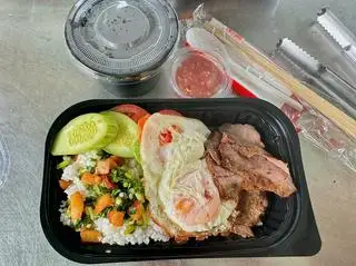 Hình ảnh Cơm thăn bò nướng + canh rong biển