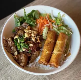 Hình ảnh Bún thịt nướng - có chả giò