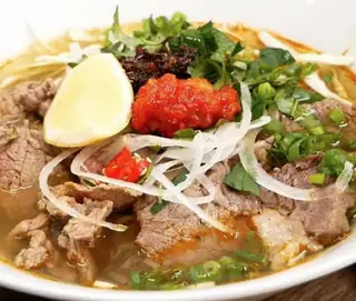 Bún bò huế tái - 60.000 ₫ tại Bún Bò Huế Hẻm Số 5 - Trương Đăng Quế