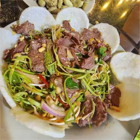 Hình ảnh Bia Bom Quán - Cương Kiên