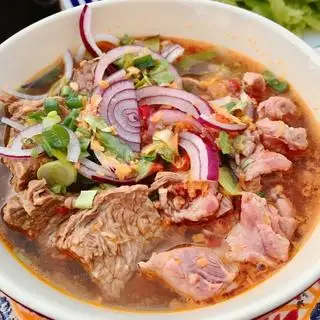 Bún bò nạm gân - 50.000 ₫ tại Bún Bò & Mì Quảng Lan - 1076 Trường Sa