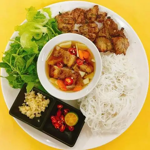 Hình ảnh Cô Hạnh - Bún Chả Võng Thị - Lạc Long Quân