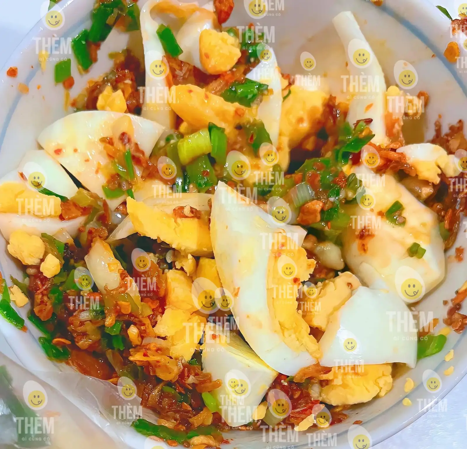 Bánh tráng chấm mỡ hành satế tỏi - trứng cút lòng đào - 35.000 ₫ tại Thèm Gì Cũng Có - Bánh Tráng Tóp Mỡ Trứng Lòng Đào - Tôn Đản